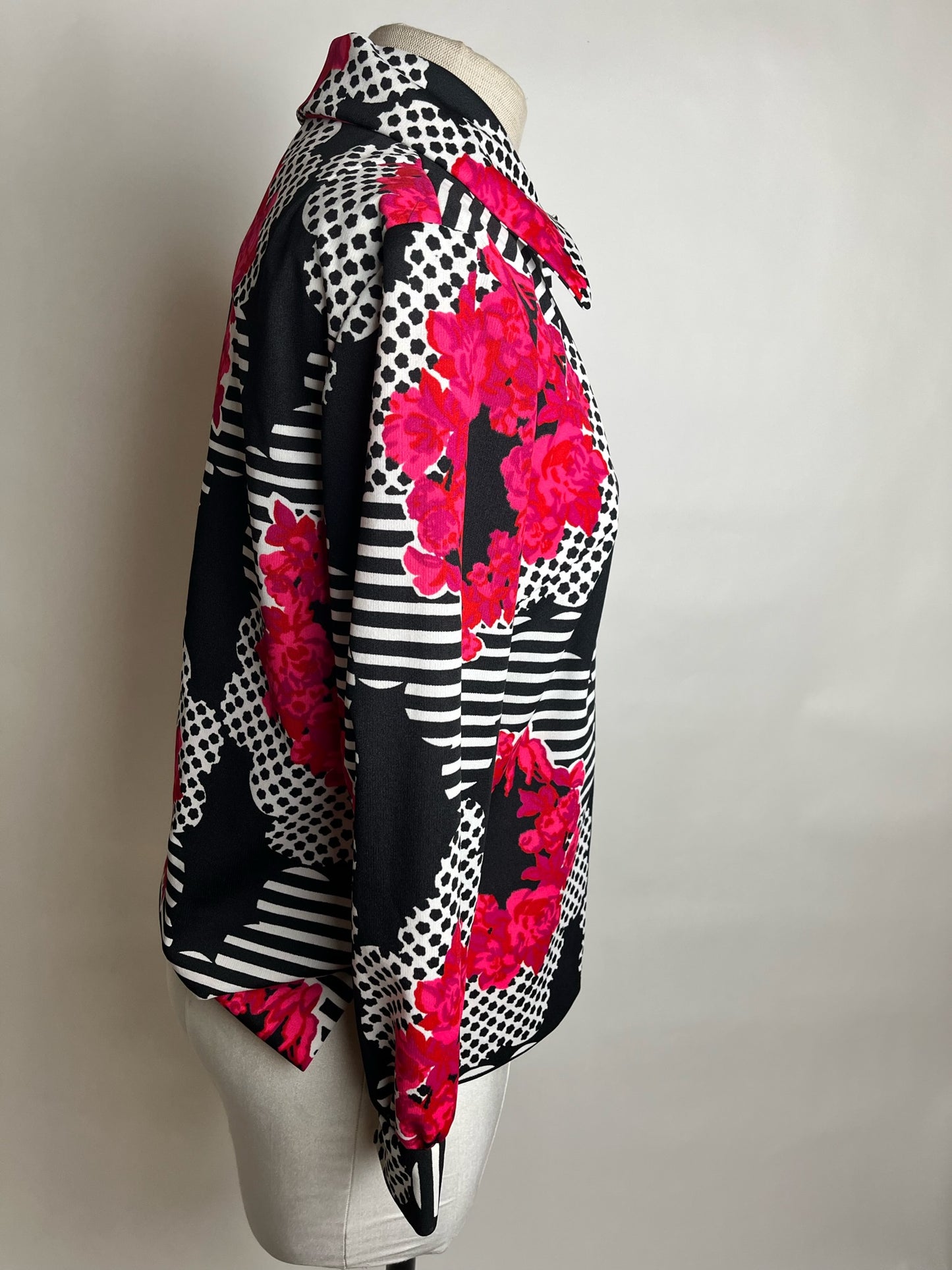 bw fucsia flower long sleeve vintage top