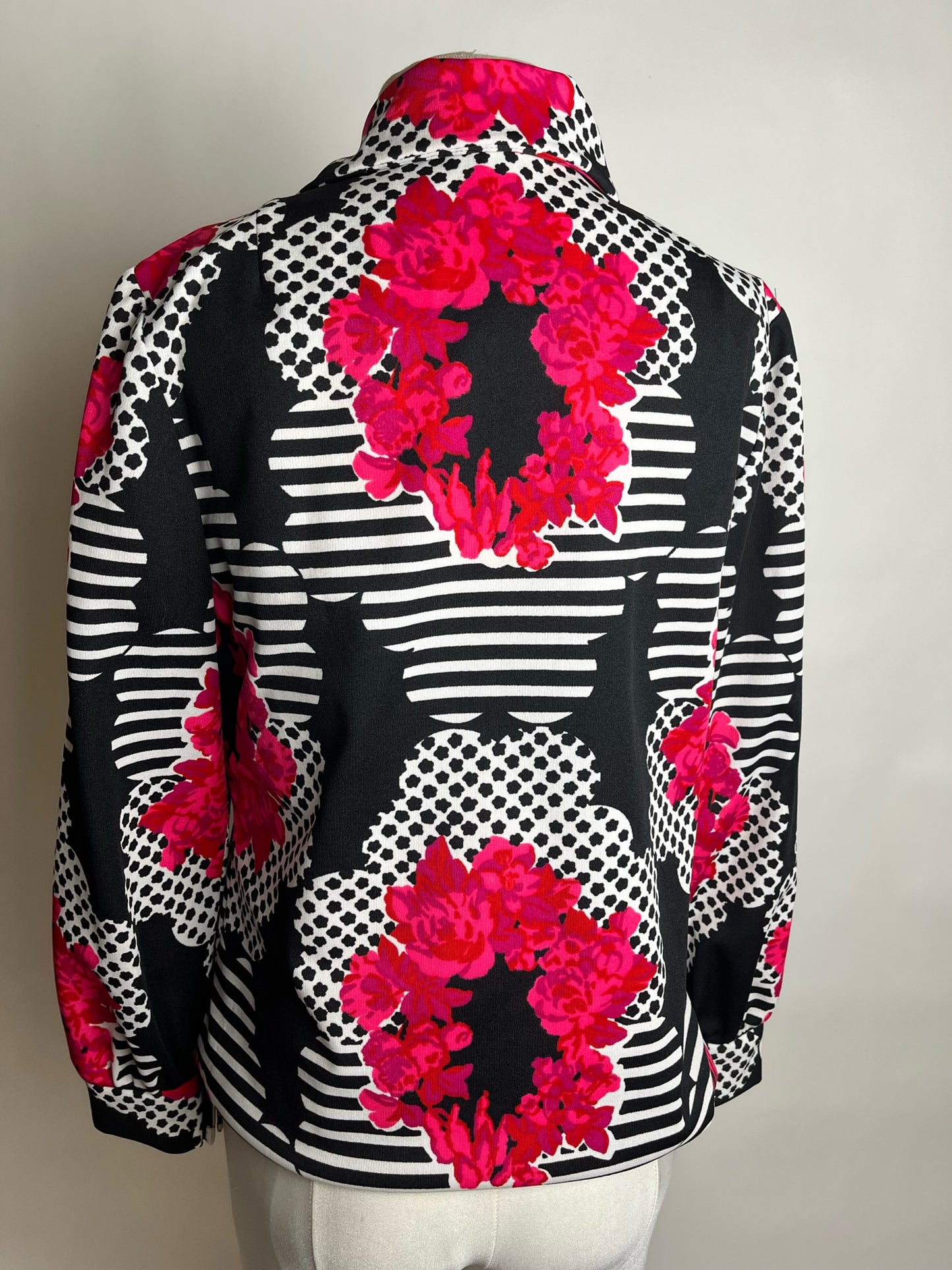 bw fucsia flower long sleeve vintage top