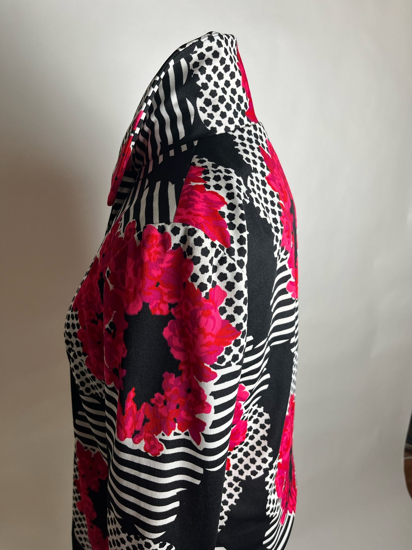 bw fucsia flower long sleeve vintage top